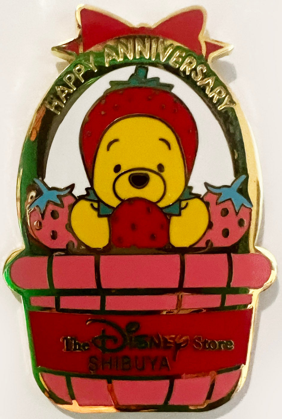 Winnie the Pooh Strawberry Basket Shibuya JDS Japan Disney Store Pin L02